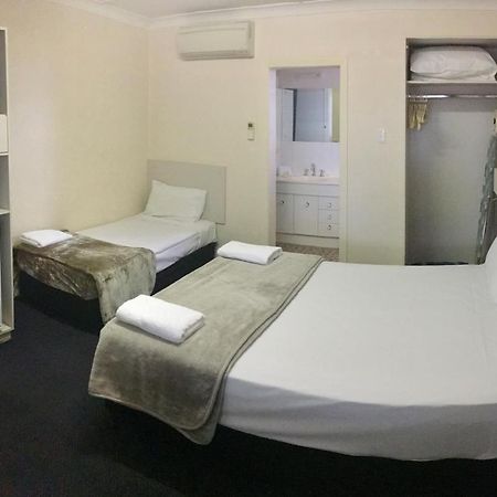 Balonne River Motor Inn Сент-Джордж Экстерьер фото